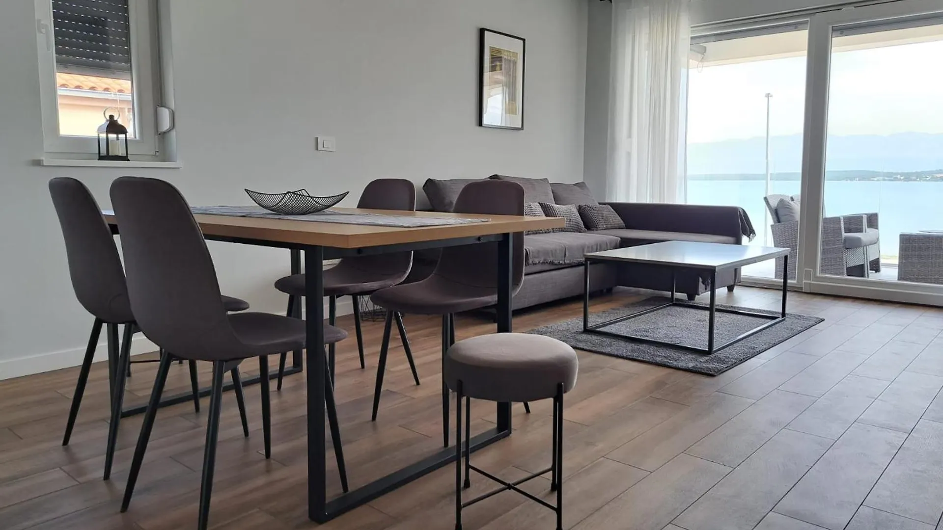 B & R Summer Breeze Apartments 2 ニン