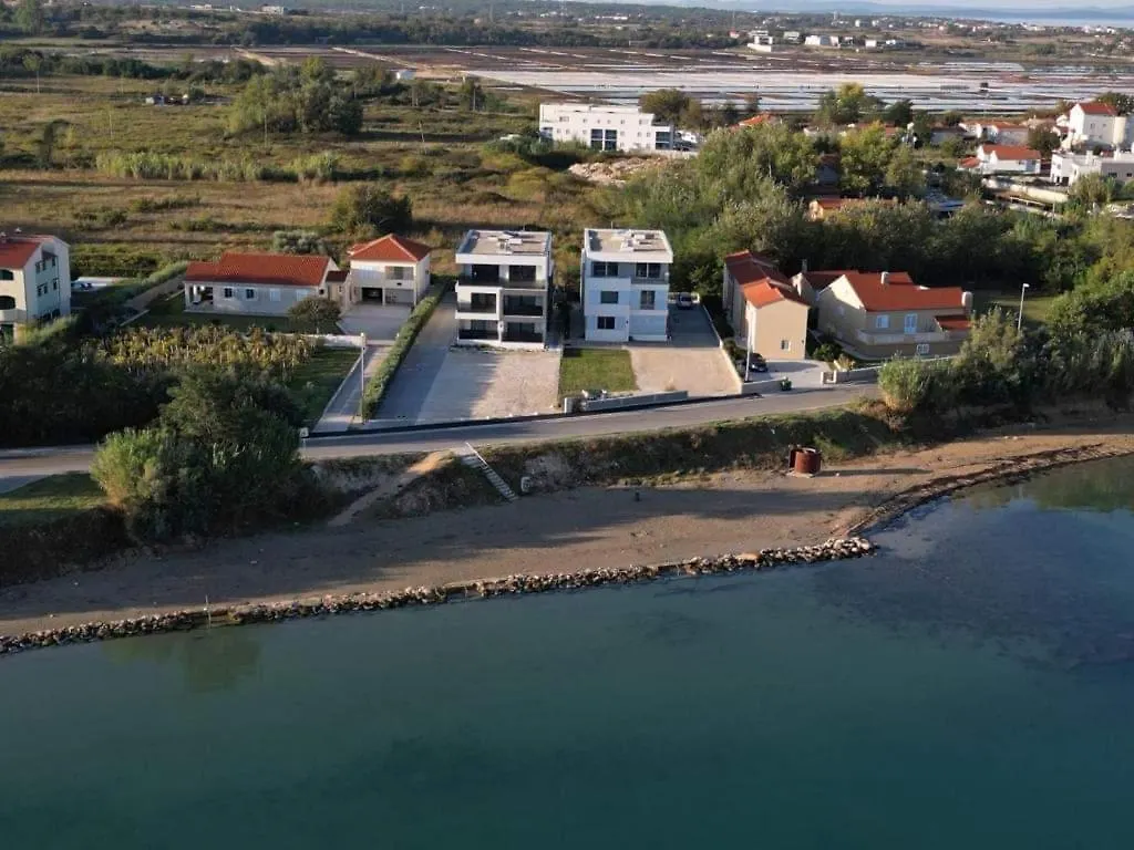 נין B & R Summer Breeze Apartments 2
